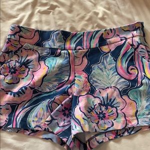 Lilly Pulitzer size 10 knit shorts. Side zip.